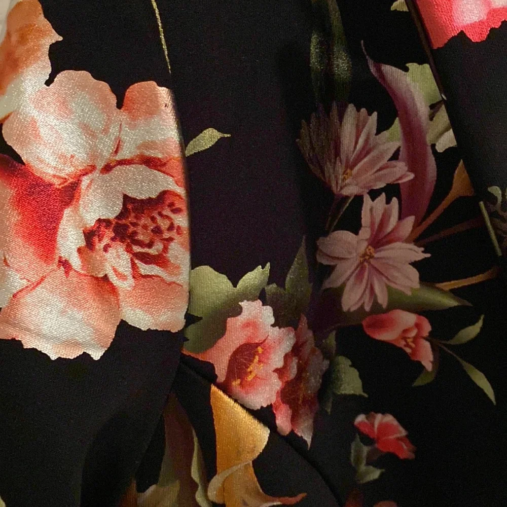 Charmed metallic floral short blazer size M - Picture 2 of 3